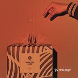 小亚：周末陪我去看一个展吧。导哥：… …