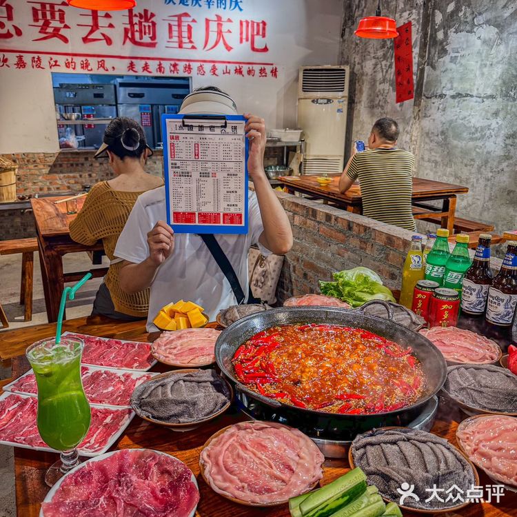 不愧是重庆本地人首推的老火锅店！YYDS～