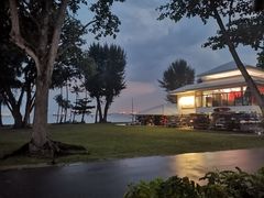 -东海岸人工湖美食村