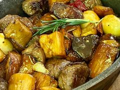 安格斯铁板蒜香牛肉粒-CRAZYONES西班牙海鲜饭(上海美罗城店)