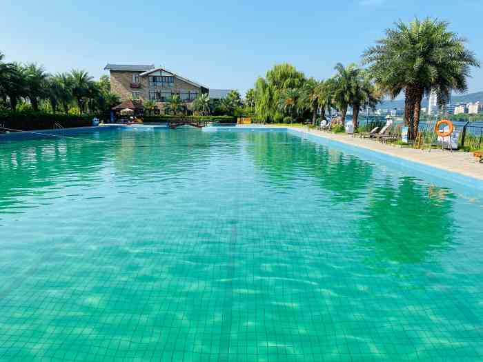 橘洲沙滩乐园户外游泳池-"去年也来过一次橘子洲沙滩乐园.主要是这里.