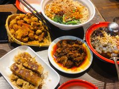 -爆炸头阿姨小四川正宗川味小吃(无任何分店)
