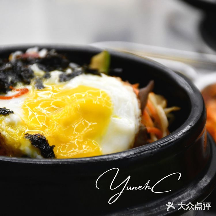 网红炭火烤肉店