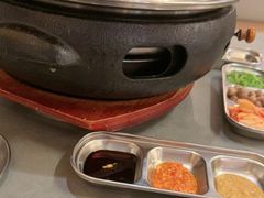 -围炉肉舍•炭烤活鳗•丹东海鲜烤肉(步行街店)