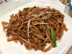 素炒河粉-东方之珠海鲜酒楼(南开店)