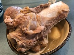 萝卜骨筒煲-沙龙酒家