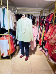 -月月婚纱礼服仓储店(王府井店)