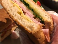 伊藤HAM使用芝士火腿伊包-Lia Cafe Bar Restaurant松山咖啡屋