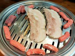 厚切五花肉-·缸桶屋·韩式牛肋条自助烤肉(西湖D11店)