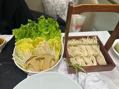 -红鼎豆捞·非遗鲍皇汤火锅(宝丰路店)