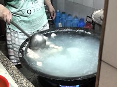 -张阿三馄饨店