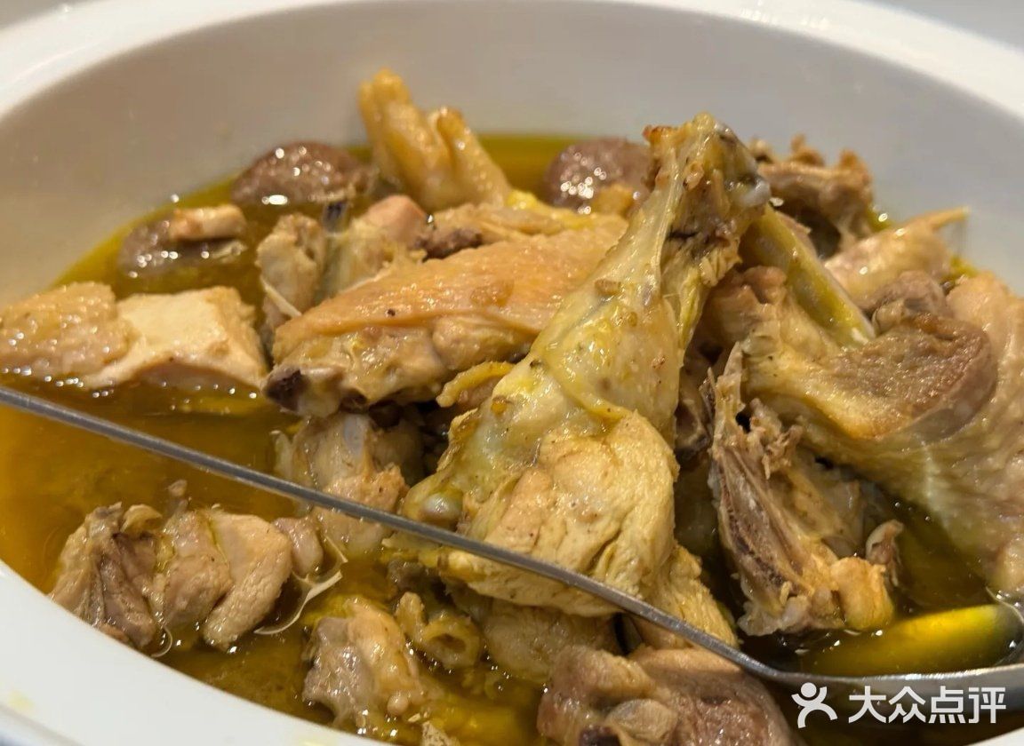 🍗惨子粑蒸鸡鲜嫩多汁，市政府店的美味担当