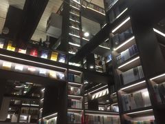 -钟书阁(群光广场店)
