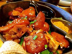 个旧烤猪蹄-云海肴·汽锅鸡·云南菜(天山百盛优客店)