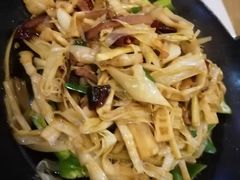 -阿瓦山寨·湘菜现炒·剁椒鱼头王(咸阳总店)