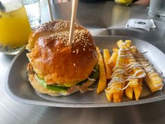 -三勾JJJ Burger&Coffee(梅溪湖店)