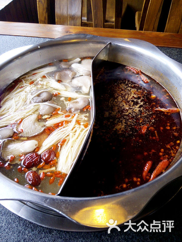 辣山城重庆火锅图片 - 第1张