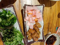 -毛辣果·贵州红酸汤牛肉火锅(西单店)