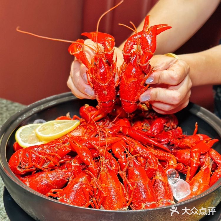 喝酒嗦虾看球赛⚽这才是人生啊