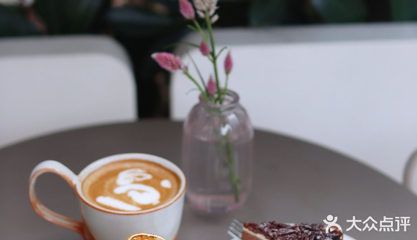 小巷里的小清新咖啡店，一起放轻松☕️