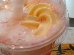 草莓麦旋酷-麦当劳(融创茂店)