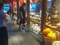 -帅巴人舅母子腊蹄民俗村
