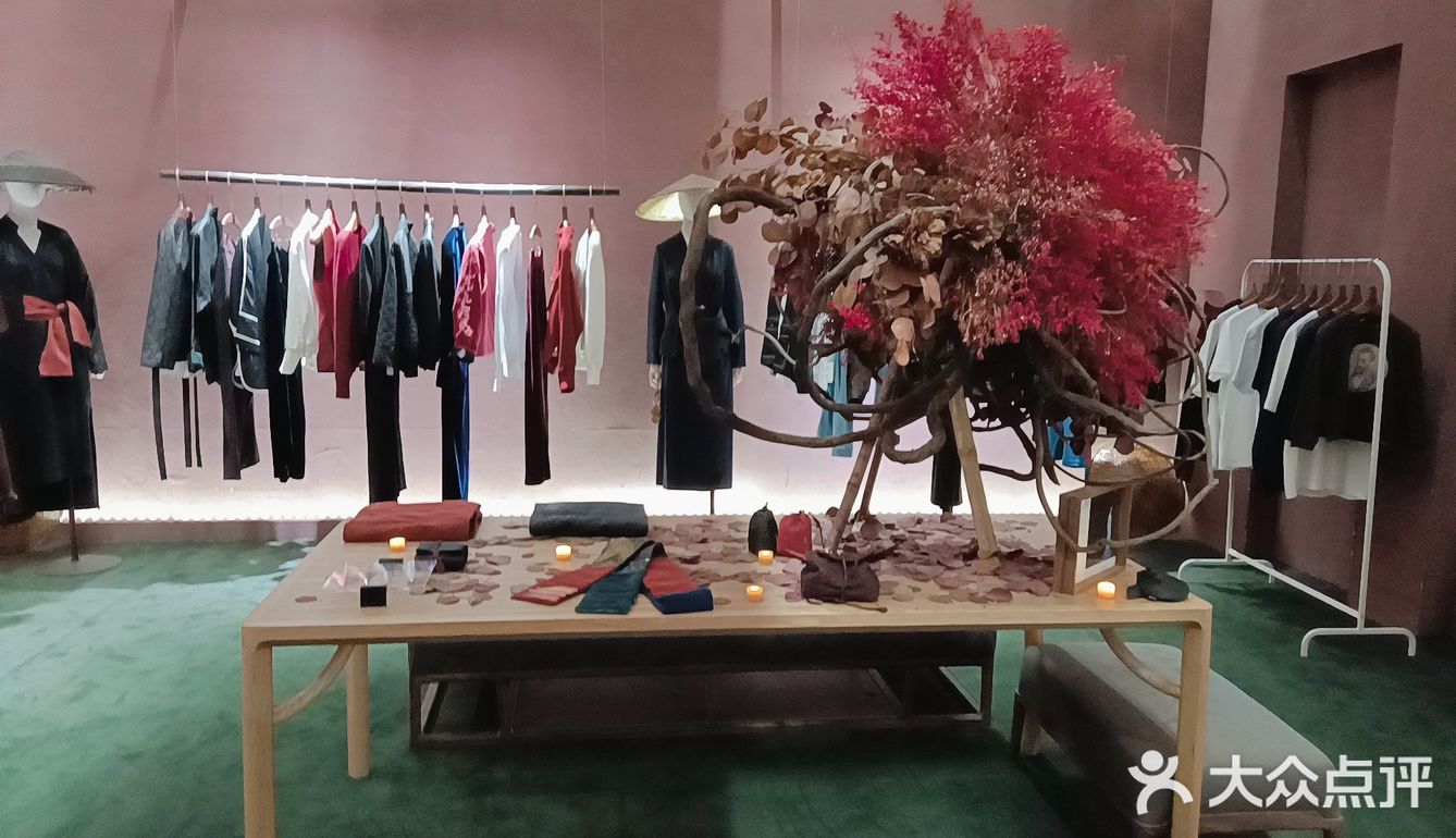 逛香云见萩展
