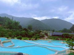 -十万大山布透温泉
