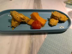 蜜桃经典蛋黄鸡翅-蜜桃花开·中西融合菜E&W(南长街店)