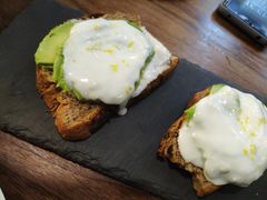 牛油果烤面包配酸奶-1861意大利餐厅(文化广场店)