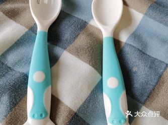 使食物正好能对着嘴巴，轻松的吃饭