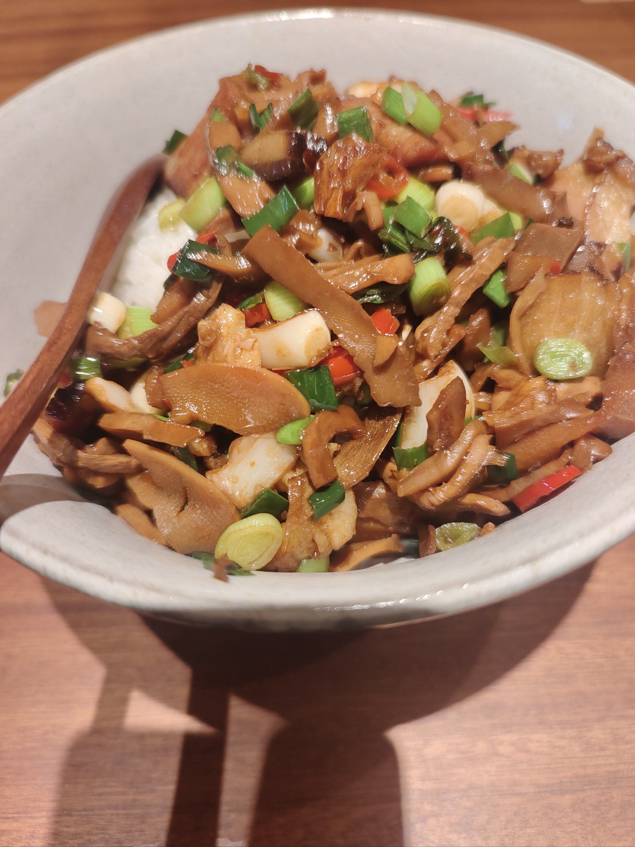 风"代表菜"～水准👌(辣度:微辣不可调)
下饭菜～再加"🍚米饭