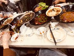 -虾弄弄海派小龙虾·牛羊蝎子火锅