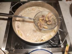 -尚尚仙·酸汤猪手·猪肚鸡火锅(华联万柳购物中心店)