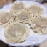 鸡蛋啊白菜啊粉条啊虾仁啊葱花啊。白菜记得挤压一下水分