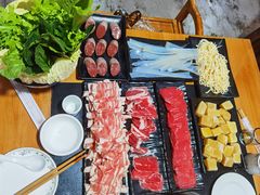 -果松木炭酸菜铜火锅·外婆参鸡汤