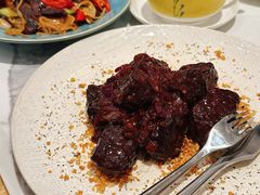 红酒慢煨牛肉粒-鹿港小镇(悠唐店)
