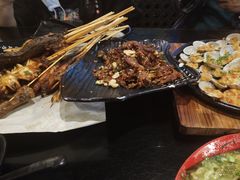 -何师烧烤·香辣蟹·川菜·30年老品牌(太古里旗舰店)
