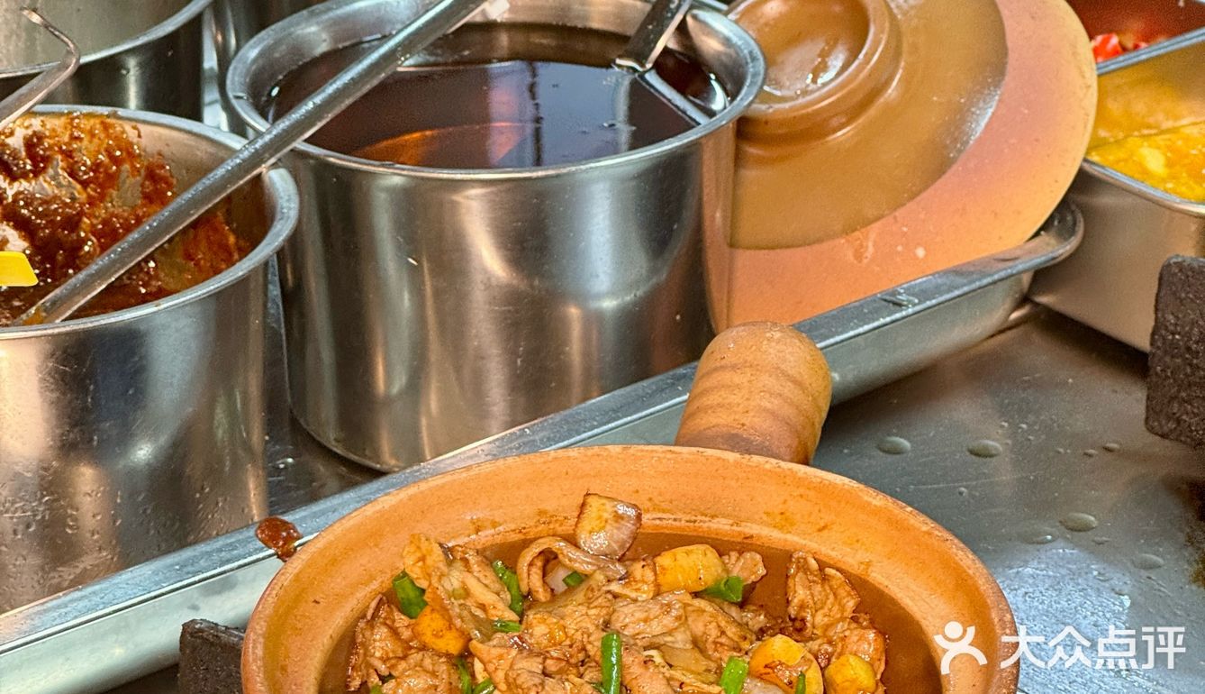 万宁这家……座无虚席！！还是这种烟火气小店🔥