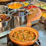 万宁这家……座无虚席！！还是这种烟火气小店🔥