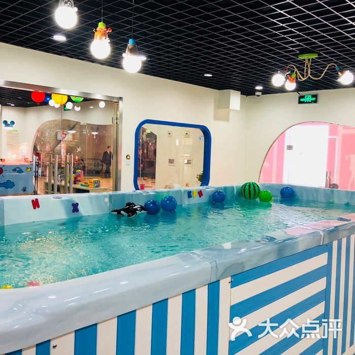 鱼乐贝贝婴幼儿水育馆