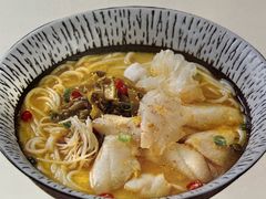 -灵芝妹子海鲜米线(劳动公园店)