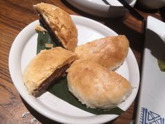 玫瑰鲜花饼-云海肴·汽锅鸡·云南菜(美罗城店)