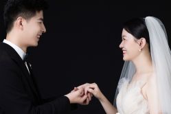 -雪中彩影婚纱摄影·微光艺术中心