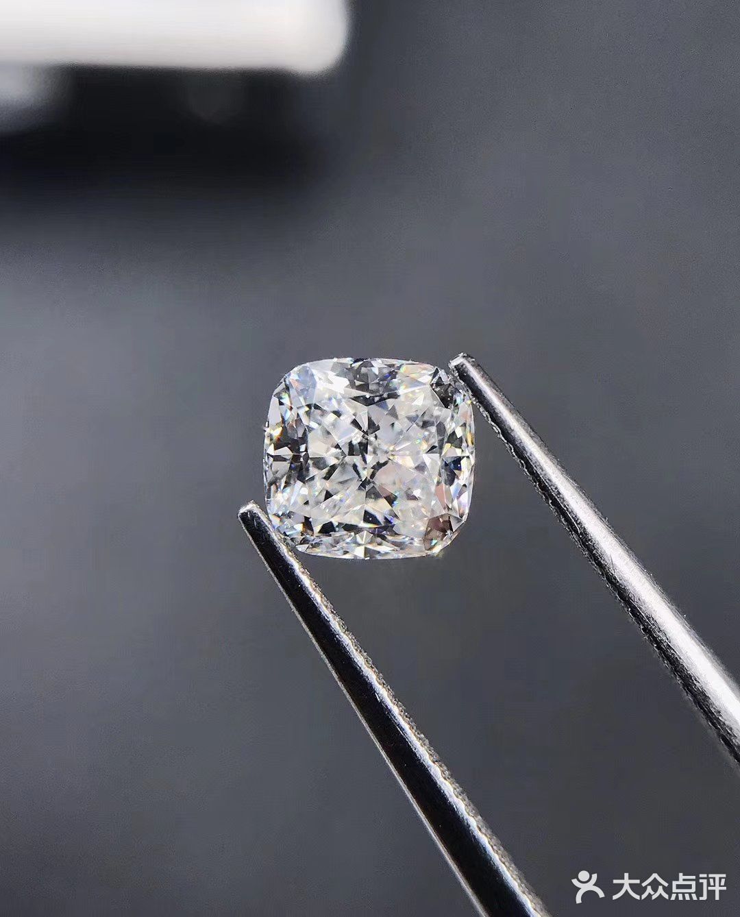 f级钻石多少钱一克拉(钻石多少钱一克拉2022年价格表)