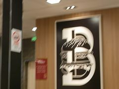-麦当劳(上海虹桥站30B检票口楼上)
