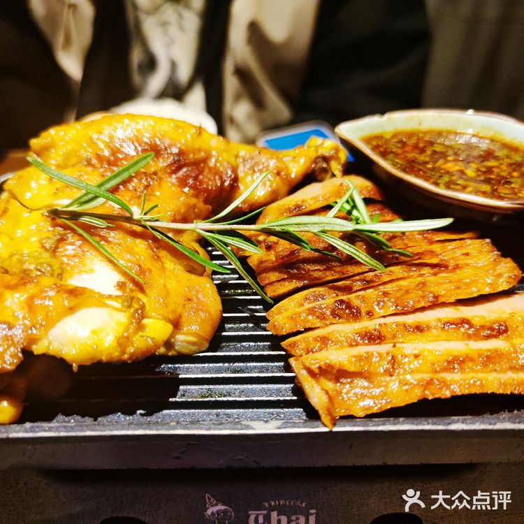 杭州最火的泰国菜❗人均排队2小时[流泪]