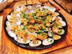 铁板花甲-何师烧烤Pro ·江湖川菜·小龙虾·精酿(太古里旗舰店)