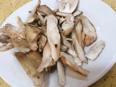 -东巴谷野生菌火锅餐厅