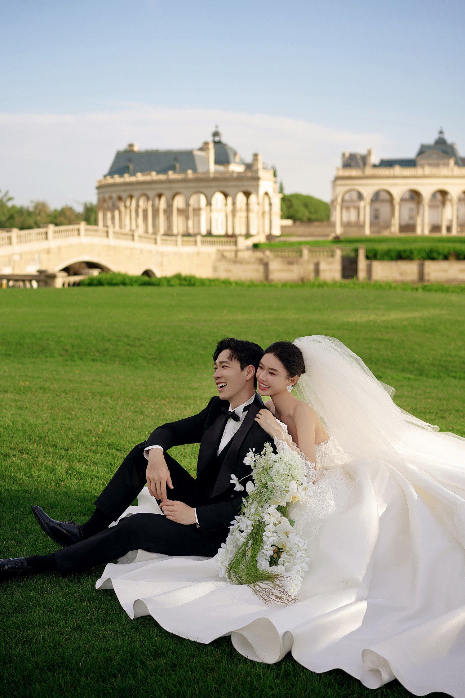 营造出浪漫仪式感
#欧式婚纱照 
气息古堡的建筑风格太有韵味了